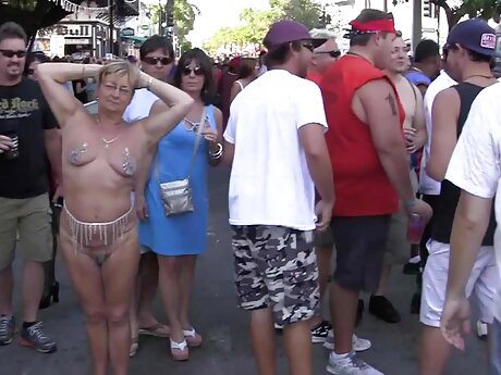شابة سمراء الهواة سوف اللعنة على سكس للكبار فقط بعض نقدية اضافية