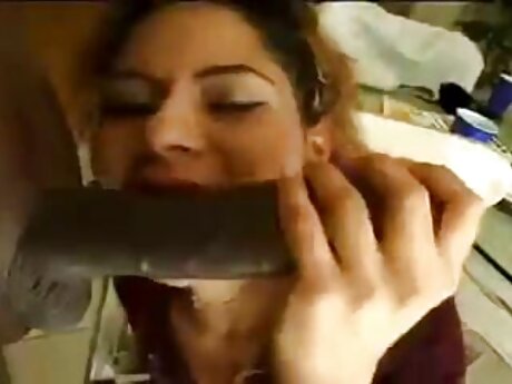 شاب إندونيسي زوجان xnxx للكبار فقط جعل الحب