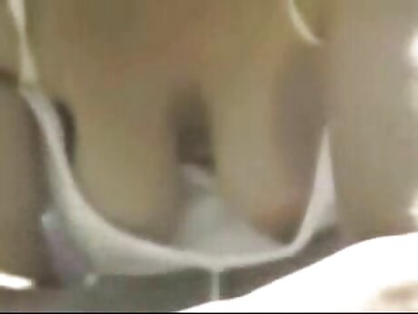 شقراء مع هيئة لطيفة هو الحصول على اختراق افلام للكبار فقط سكس أمام المرآة