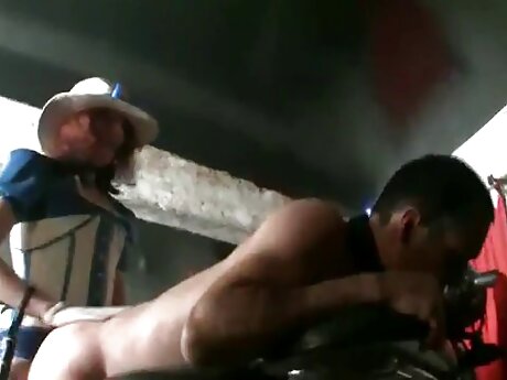 المراهقون سكس لي الكبار فقط باك يعامل الجدة إلى الجنس الخشن