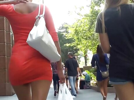 فتاة شابة مرتبكة من افلام سحاق للكبار فقط قبل رجال أكبر سنا
