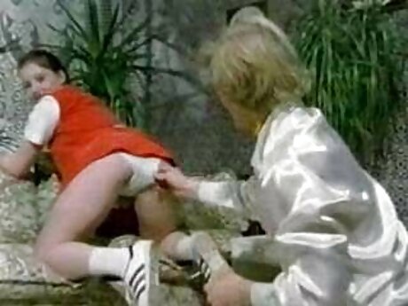 شابة سمراء يحب ذلك عندما يلعب مع الحمار سكس اجنبي للكبار فقط