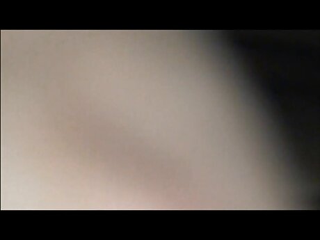 شابة سمراء الهواة على افلام اجنبي للكبار سكس ركبتيها لك