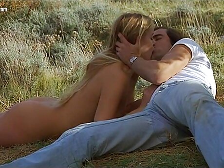 شاب سويسري فتاة سكس اجنبي للكبار فقط يستمني