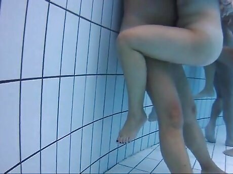 شقراء يحب افلام للكبار فقط xnxx الحصول على لمست هو مارس الجنس على الأريكة